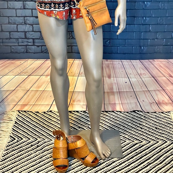 Madden Girl brown leather wedges with wide straps. Size 6 - Picture 8 of 9